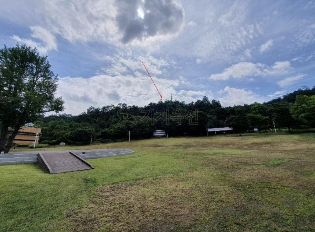 본문 이미지 - 경매에 나온 둔촌동 토지 일대(지지옥션 제공.