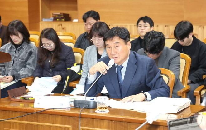 본문 이미지 - 허전 전주정보문화산업진흥원장 임명후보자에 대한 인사청문회가 8일 전주시의회에서 개최됐다. 이날 허전 후보자는 청문인사위를 무사히 통과했다.(전주시의회 제공)/뉴스1