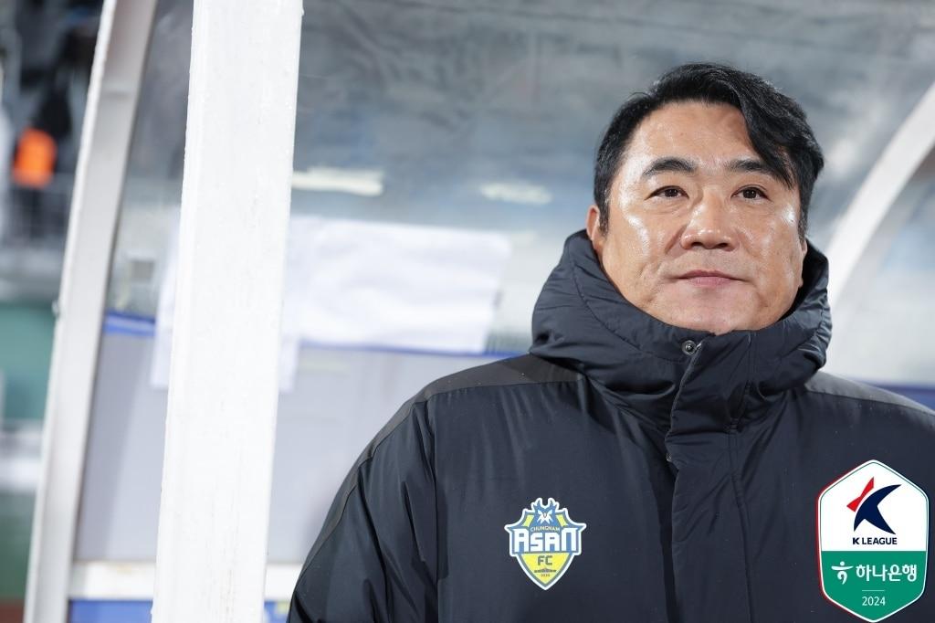 본문 이미지 - 김현석 충남아산FC 감독. (한국프로축구연맹 제공)