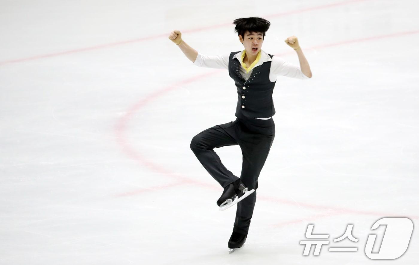 1일 오후 경기도 의정부 실내빙상장에서 열린 &#39;2024 KB금융 전국남녀 피겨스케이팅 회장배 랭킹대회&#39;에서 남자 시니어 프리스케이팅 부문에 출전한 서민규가 연기를 펼치고 있다. 2024.12.1/뉴스1 ⓒ News1 이승배 기자