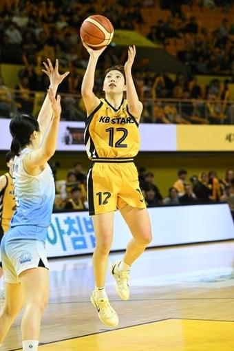 본문 이미지 - KB국민은행 나가타 (WKBL 제공)