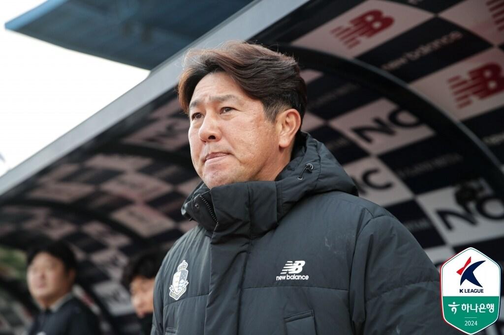 본문 이미지 - 김도균 서울 이랜드 감독(한국프로축구연맹 제공) 