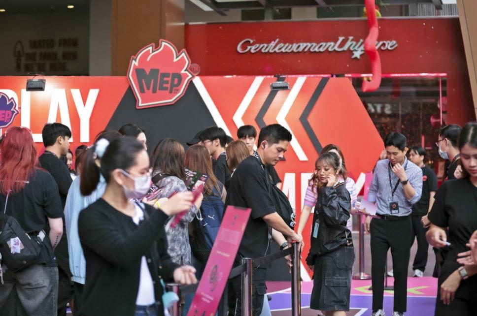 본문 이미지 - 팝업스토어를 방문한 태국 현지 인파의 모습.&#40;삼양라운드스퀘어 제공&#41;