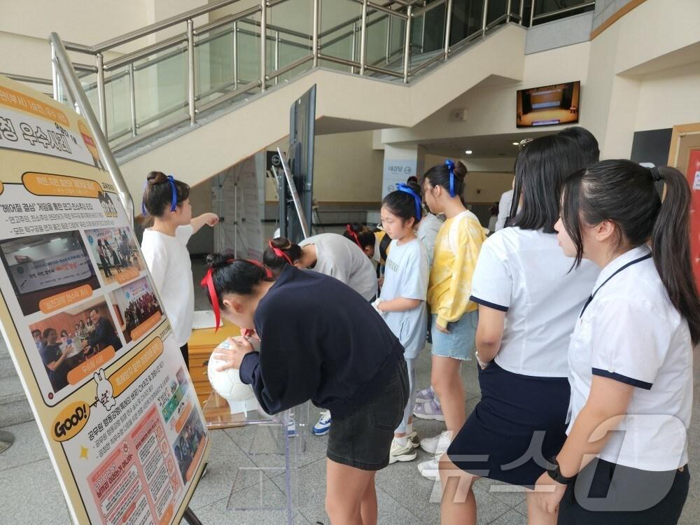본문 이미지 - 청렴문화의 날 행사 모습.(부산시교육청 제공) 
