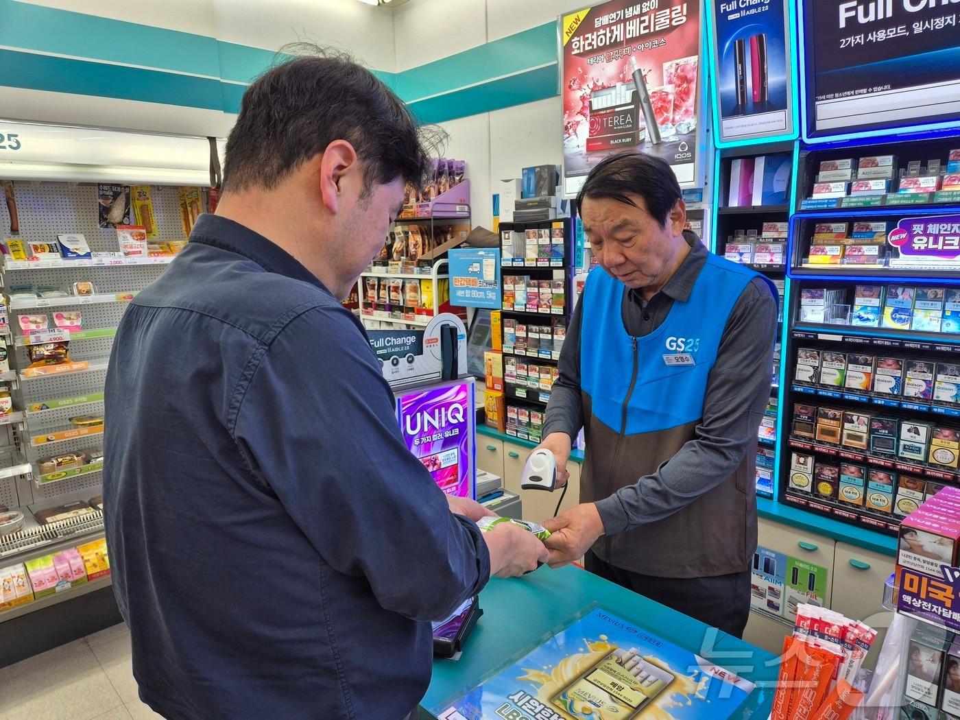 본문 이미지 - 중구에서 운영 중인 시니어스토어.(중구청 제공)