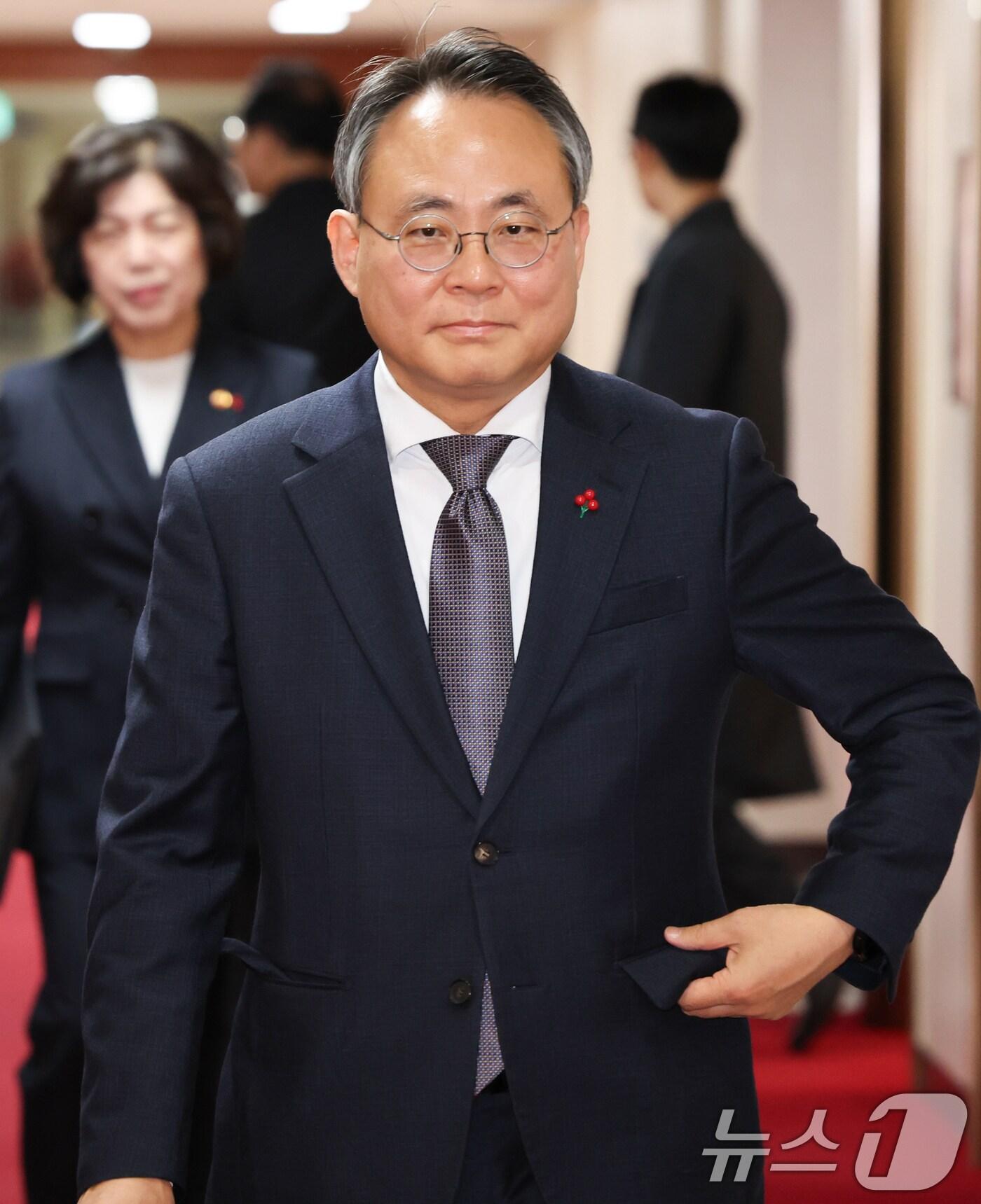 본문 이미지 - 고기동 행정안전부 장관 직무대행이 서울 종로구 정부서울청사에서 열린 국무회의에 참석하고 있다. 2024.12.10/뉴스1 ⓒ News1 허경 기자