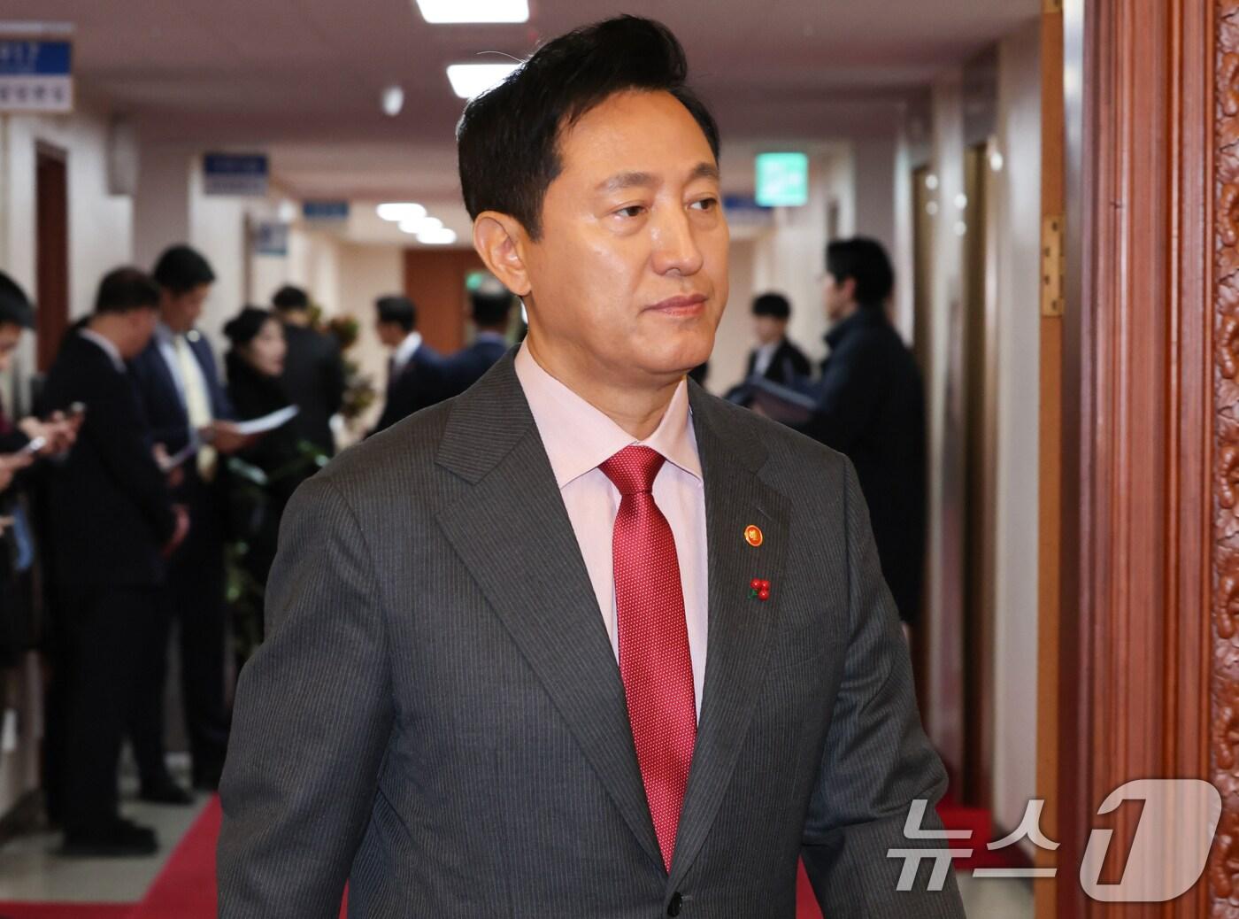 본문 이미지 - 오세훈 서울시장이 10일 서울 종로구 정부서울청사에서 열린 국무회의에 참석하고 있다. 2024.12.10/뉴스1 ⓒ News1 허경 기자