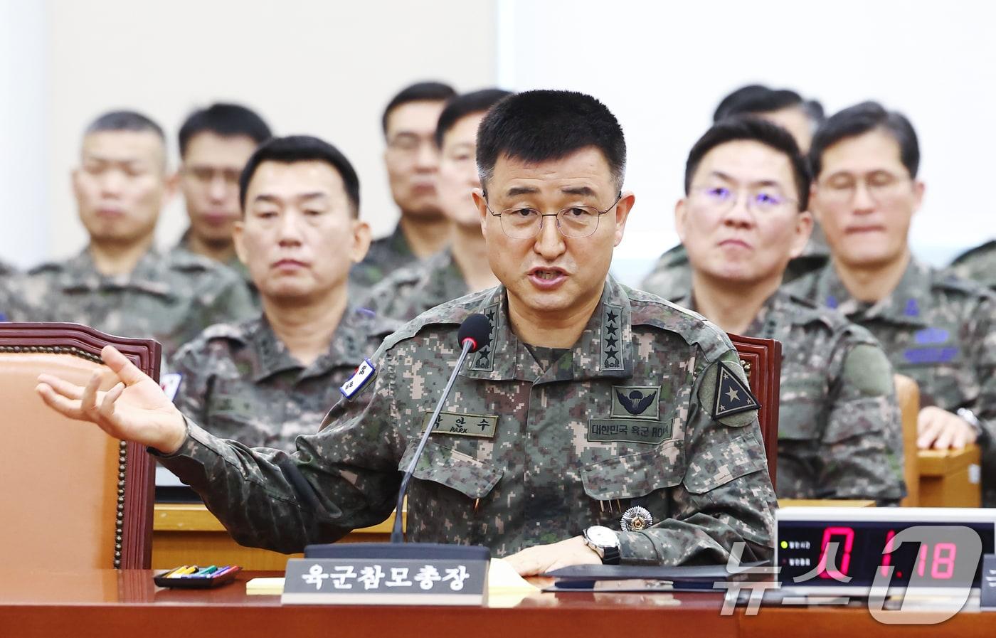 박안수 전 계엄사령관&#40;육군참모총장&#41;이 10일 오전 서울 여의도 국회 국방위원회에서 열린 계엄 관련 긴급 현안질의에서 위원 질의에 답변하고 있다./뉴스1 ⓒ News1 김민지 기자