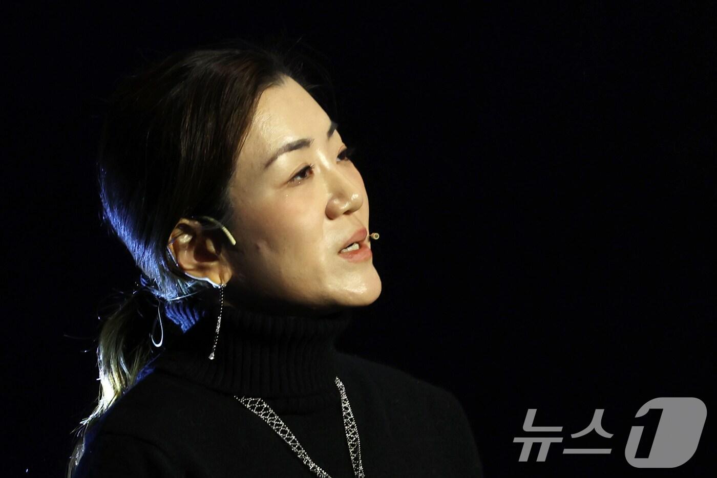 본문 이미지 - 조현민 한진 사장이 10일 오후 서울 용산구 서울드래곤시티 컨벤션타워에서 열린 '한진 언박싱데이 2024'에서 주제 발표를 하고 있다. 2024.12.10/뉴스1 ⓒ News1 황기선 기자