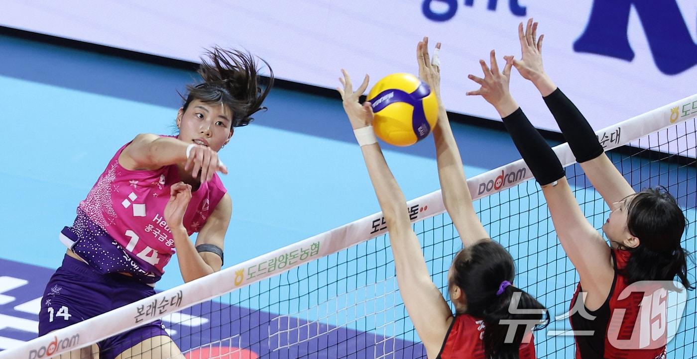 올 시즌 흥국생명의 주전으로 도약한 정윤주. /뉴스1 DB ⓒ News1 김성진 기자