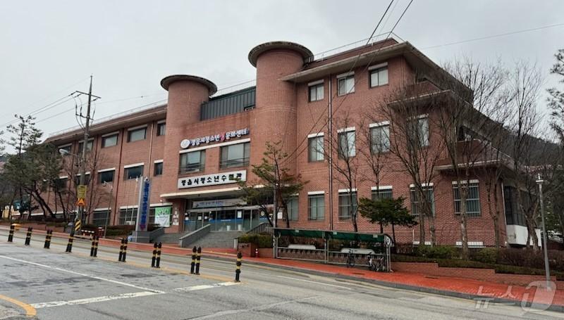 본문 이미지 - 정읍시는 청소년수련관의 수탁 기관으로 정읍기독교청년회(이사장 이장형)를 최종 선정하고 민간위탁 계약을 맺었다. 정읍시 청소년수련관 전경(정읍시 제공)2024.12.11/뉴스1