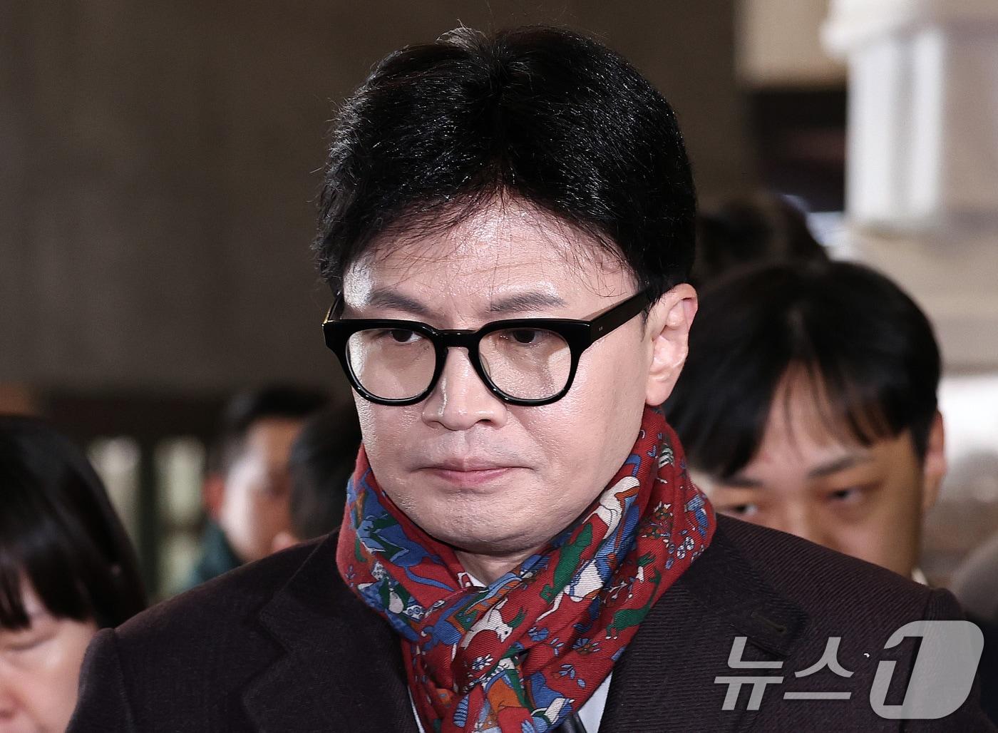본문 이미지 - 한동훈 국민의힘 대표가 11일 오후 서울 여의도 국회로 출근하고 있다. 2024.12.11/뉴스1 ⓒ News1 구윤성 기자