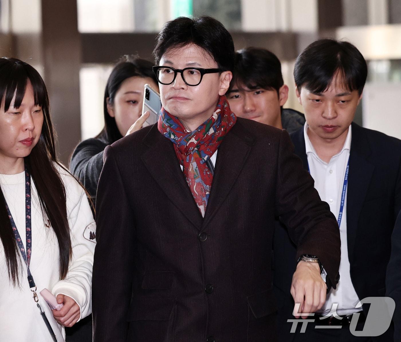 본문 이미지 - 한동훈 국민의힘 대표가 11일 오후 서울 여의도 국회로 출근하고 있다. 2024.12.11/뉴스1 ⓒ News1 구윤성 기자