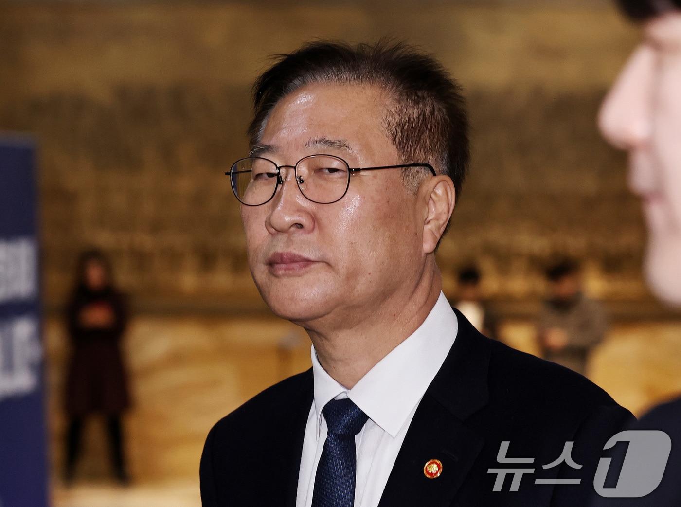 본문 이미지 - 박성재 법무부 장관이 11일 오후 서울 여의도 국회에서 열린 제419회국회(임시회) 제1차 본회의 윤석열 대통령 위헌적 비상계엄 선포 내란행위 관련 긴급현안질문에 출석하고 있다. 2024.12.11/뉴스1 ⓒ News1 구윤성 기자
