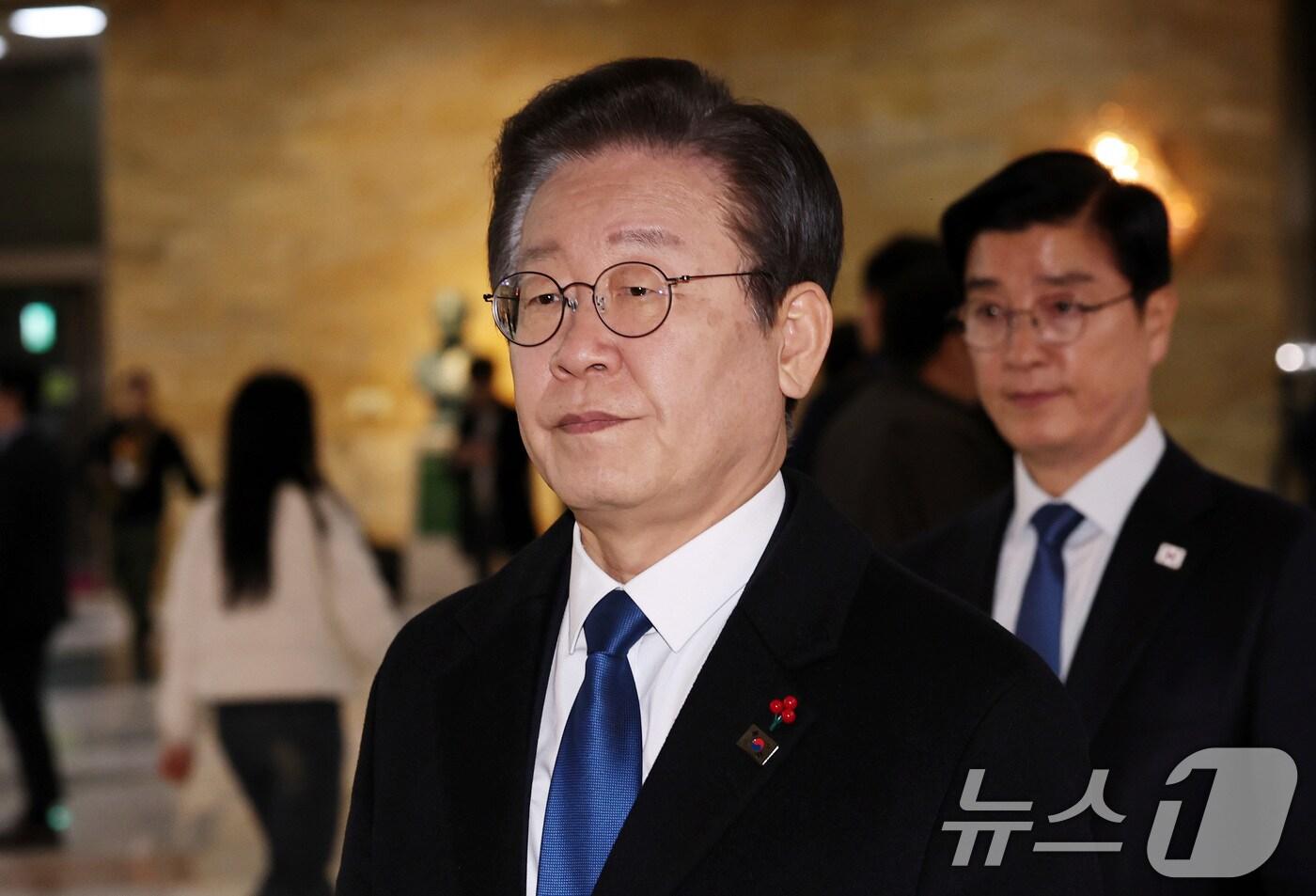 이재명 더불어민주당 대표가 11일 오후 서울 여의도 국회에서 열린 제419회국회(임시회) 제1차 본회의 윤석열 대통령 위헌적 비상계엄 선포 내란행위 관련 긴급현안질문에 참석하고 있다. 2024.12.11/뉴스1 ⓒ News1 구윤성 기자