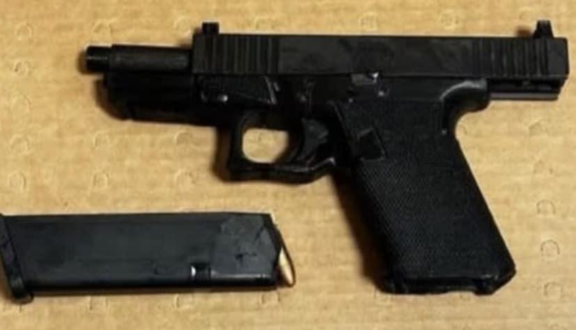 본문 이미지 - 미국 보험사 CEO 총격범 루이지 만조니가 소지한 고스트건. (출처=NBC 뉴스)