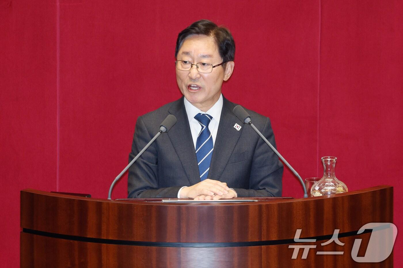 박범계 더불어민주당 의원이 11일 오후 서울 여의도 국회에서 열린 제419회국회(임시회) 제1차 본회의에서 윤석열 대통령 위헌적 비상계엄 선포 내란행위 관련 긴급현안질문을 하고 있다. 2024.12.11/뉴스1 ⓒ News1 안은나 기자