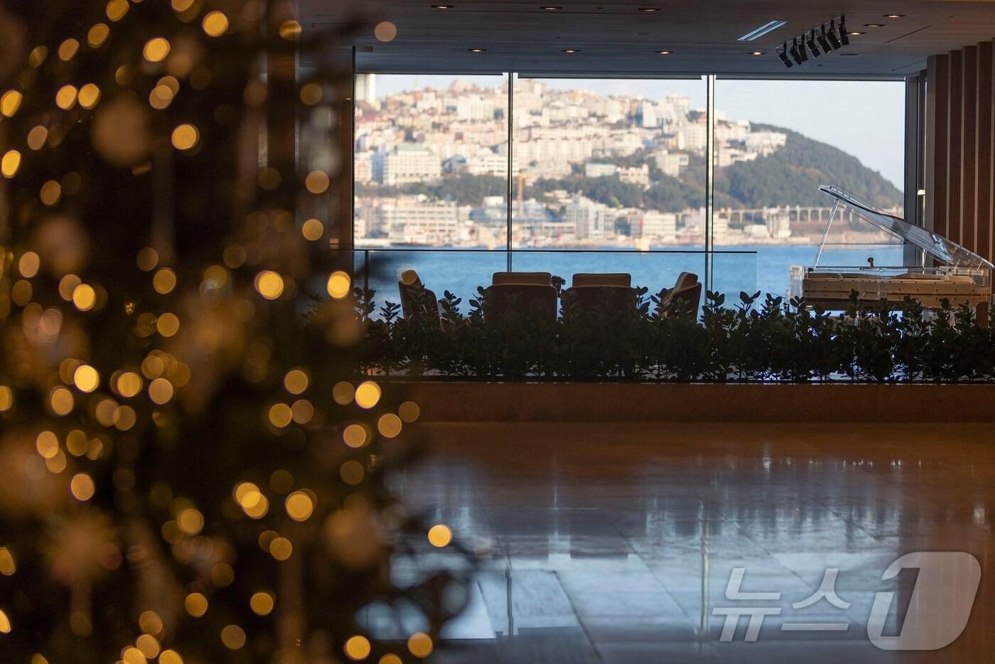 웨스틴 조선 부산 로비 전경(웨스틴 조선 제공)