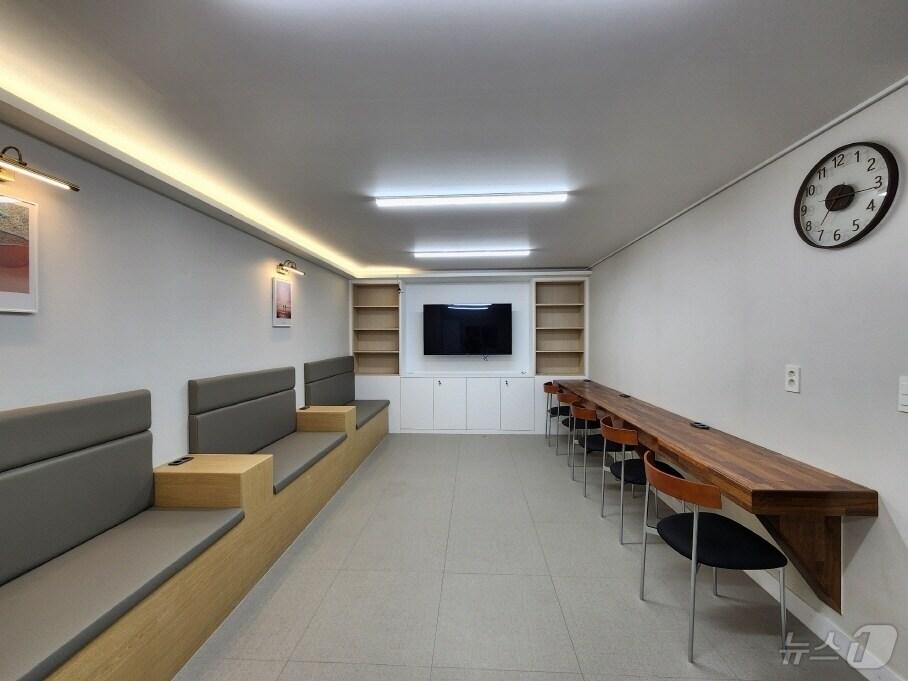 본문 이미지 - 13일부터 운영되는 경기 파주시 금촌의 이동노동자 쉼터 내부 모습. (파주시 제공)