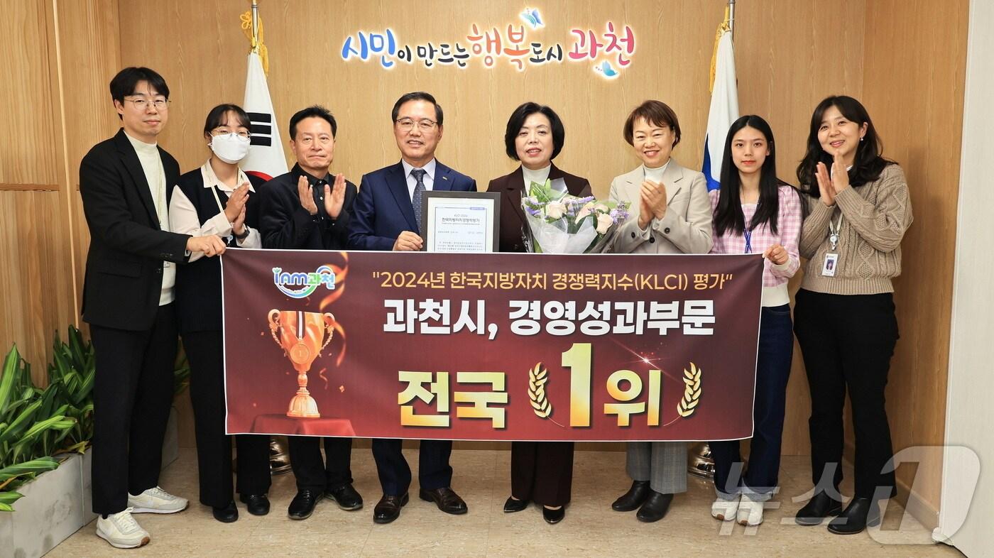 본문 이미지 - 수상.(과천시 제공)