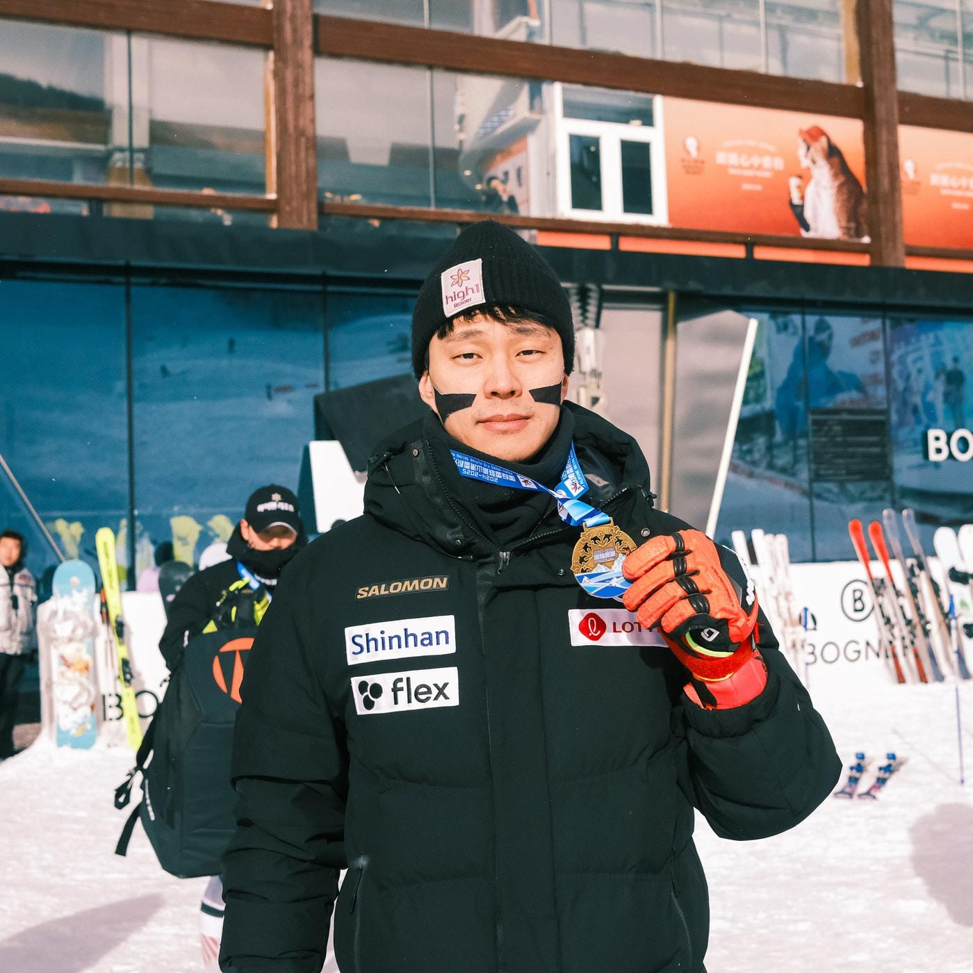 본문 이미지 - 정동현이 국제스키연맹&#40;FIS&#41; 극동컵 알파인 남자 회전에서 우승했다.&#40;미동부한인스키협회 제공&#41;