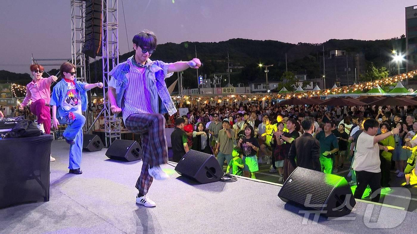 예산시장에서 진행된 맥주 페스티벌 모습.&#40;예산군 제공&#41; /뉴스1