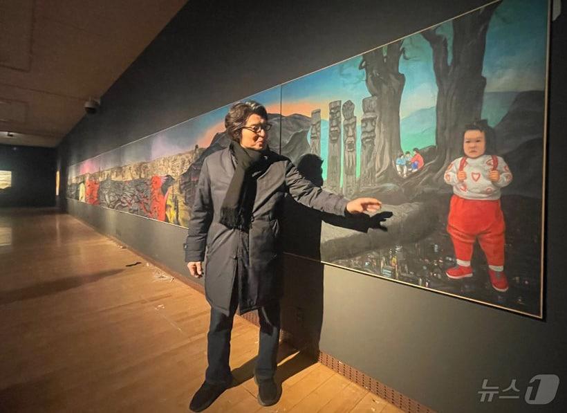 본문 이미지 - 송필용 작가의 &#39;땅의 역사&#39; /뉴스1 ⓒ News1 김태성 기자