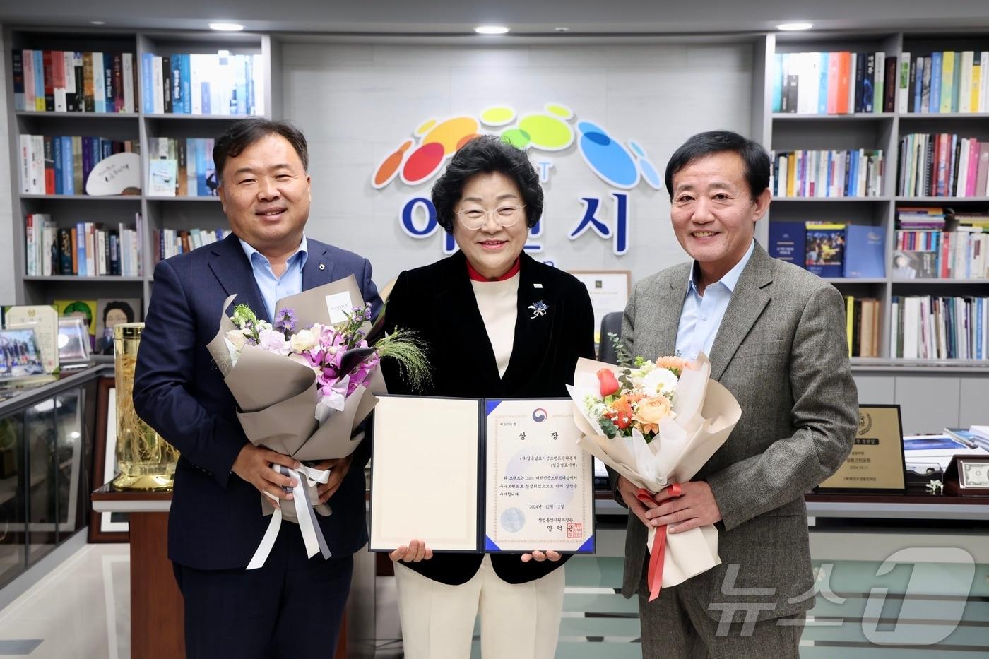 이천시의 농특산물 브랜드 ‘임금님표이천’이 정부 주관 ‘대한민국 브랜드 대상’에서 산자부장관상을 수상했다.&#40;이천시 제공&#41;