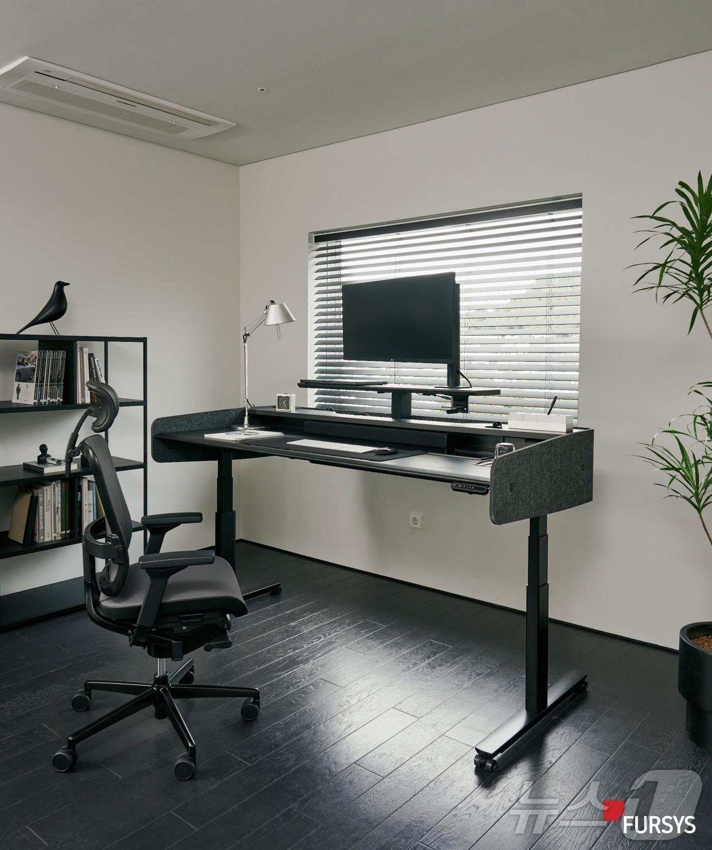 본문 이미지 - 퍼시스, 멀티 모션데스크 M703 출시&#40;퍼시스 제공&#41;