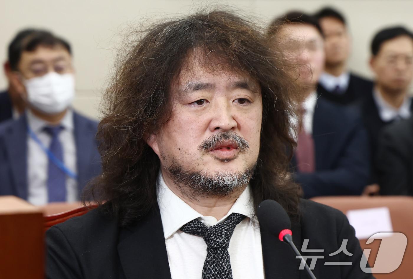 본문 이미지 - 방송인 김어준 씨가 지난 2024년 12월 13일 오전 서울 여의도 국회에서 열린 과학기술정보방송통신위원회 전체회의에 출석해 계엄 사태 당시 암살 제보와 관련해 폭로하고 있다. 2026.1.26/뉴스1 ⓒ News1 김민지 기자