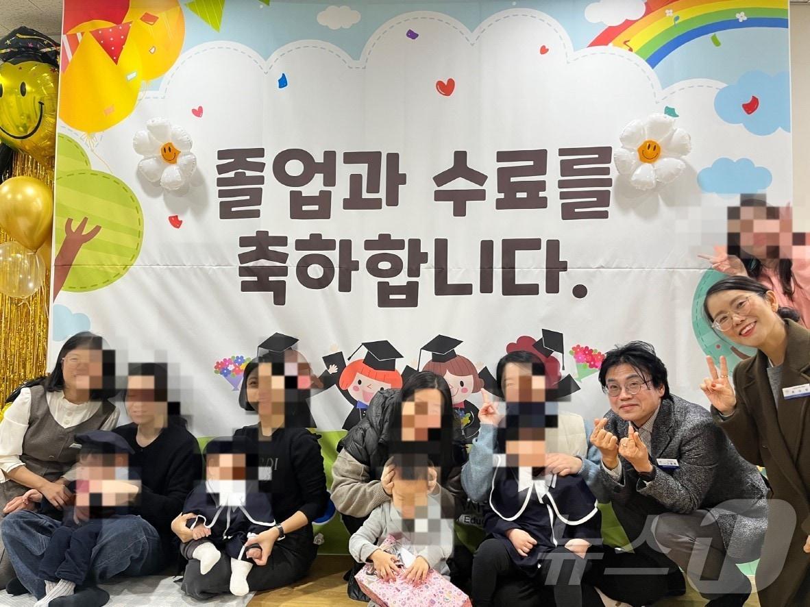 본문 이미지 - 대전동부교육지원청이 작은 음악회와 함께하는 졸업식을 진행하고 있다. (대전동부교육지원청 제공)/뉴스1