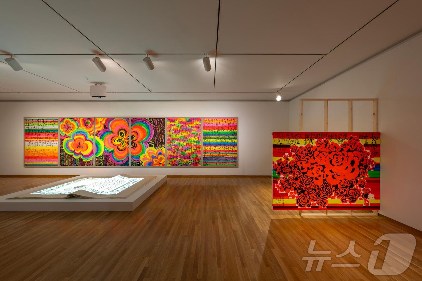 본문 이미지 - 홍지윤 개인전 전경. 금호미술관 제공.