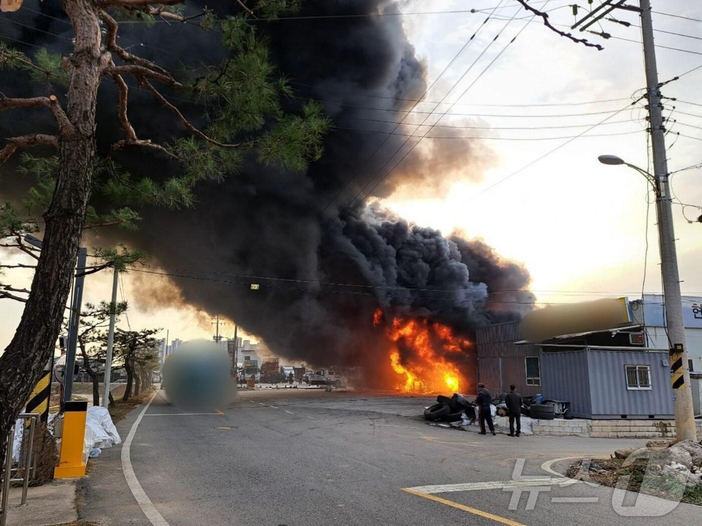 본문 이미지 - 화재 현장 모습.(경기도소방재난본부 제공)