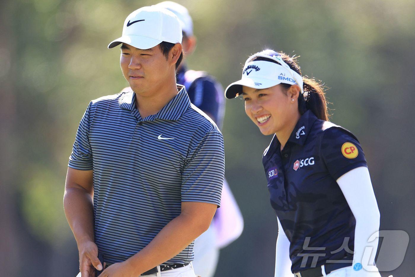 본문 이미지 - 그랜튼손튼 인비테이셔널에서 호흡을 맞추는 김주형과 지노 티띠꾼. ⓒ AFP=뉴스1