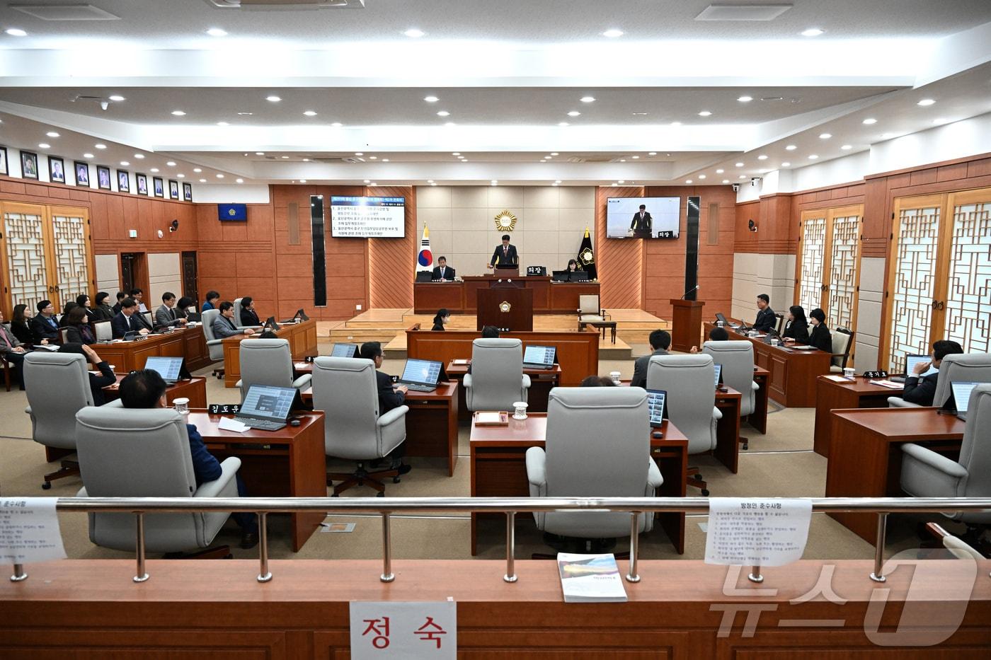 본문 이미지 - 울산 중구의회(의장 박경흠)는 제269회 중구의회 정례회 제2차 본회의를 열고 내년도 중구의 당초예산을 확정했다 .