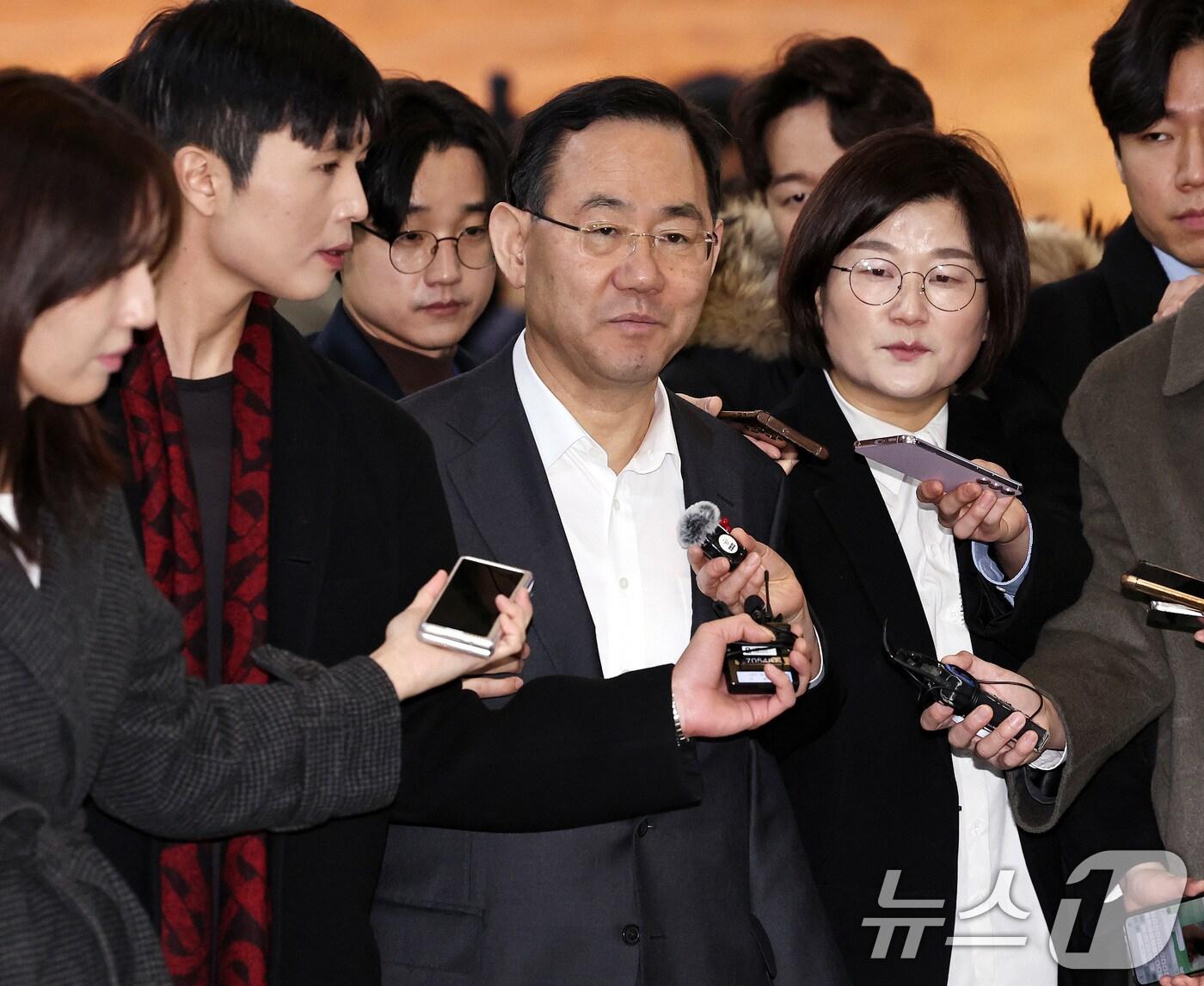 본문 이미지 - 주호영 국민의힘 의원이 지난해 12월 14일 오전 서울 여의도 국회에서 열린 의원총회에 참석하고 있다. 2024.12.14/뉴스1 ⓒ News1 구윤성 기자