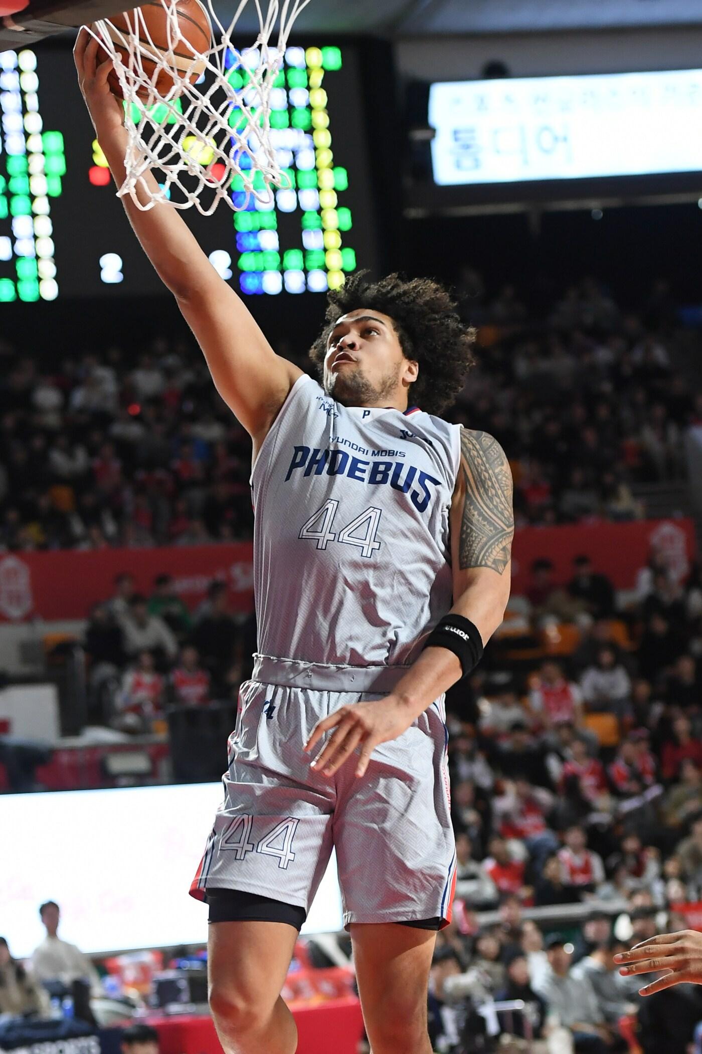 본문 이미지 - 현대모비스 프림이 14일 SK와 경기에서 레이업을 하고 있다.(KBL 제공)