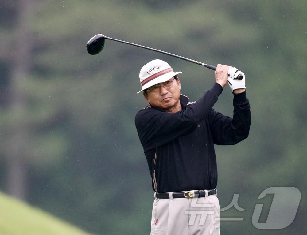 본문 이미지 - 14일 별세한 故 이일안 KPGA 고문이 살아 생전 플레이하던 모습. (KPGA 제공)