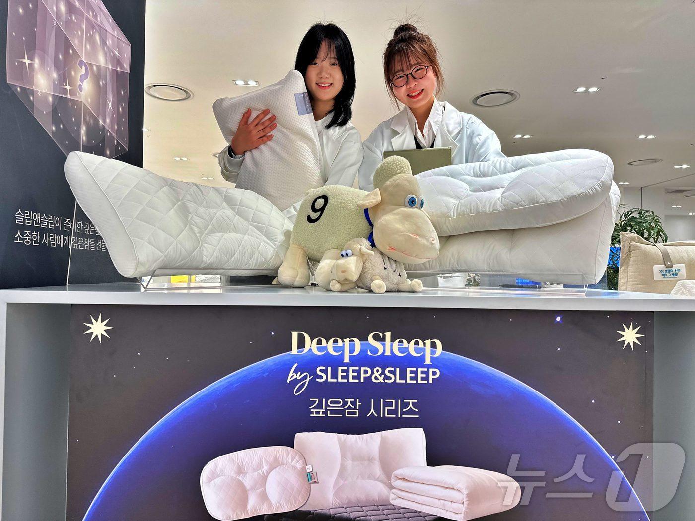 본문 이미지 - 롯데백화점 구리점이 다양한 수면 테크 상품을 만나볼 수 있는 '슬리포노믹스(Sleep+econimics)' 박람회를 열었다. (롯데백화점 제공) 2024.12.15/뉴스1