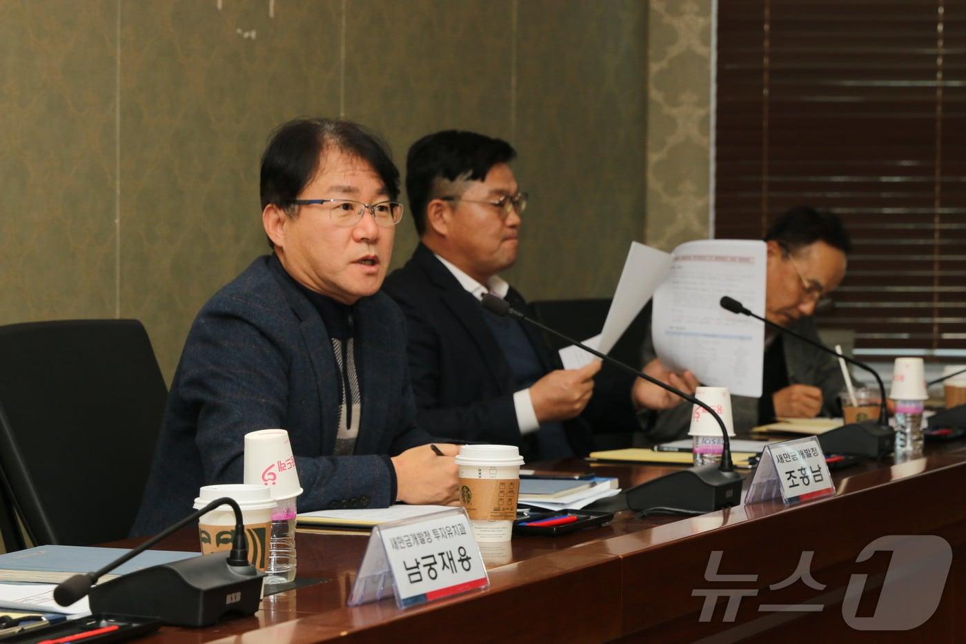 본문 이미지 - 16일 새만금사업 ‘2024년 제4차 투자유치 태스크포스(TF) 협력회의’가 개최된 가운데 조홍남 새만금개발청 차장이 유관기관들간 소통을 강조하고 있다.(새만금개발청 제공)/뉴스1