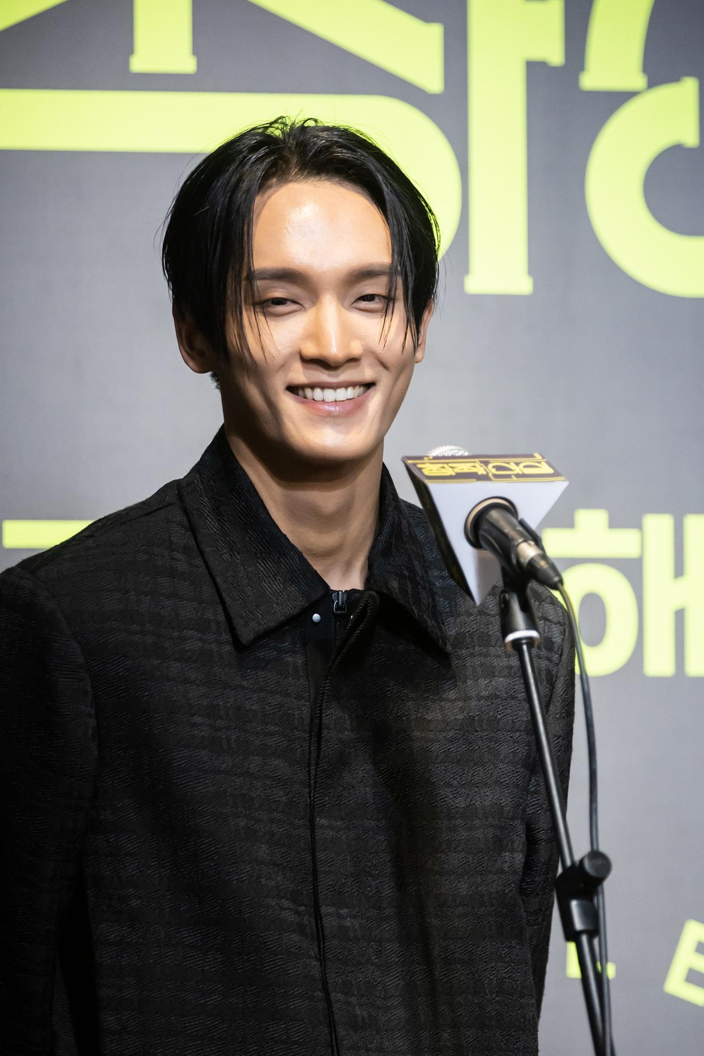 본문 이미지 - 17회 공연예술창작산실 홍보대사가 된 무용수 최호종이 활짝 웃고 있다.(예술위 제공)