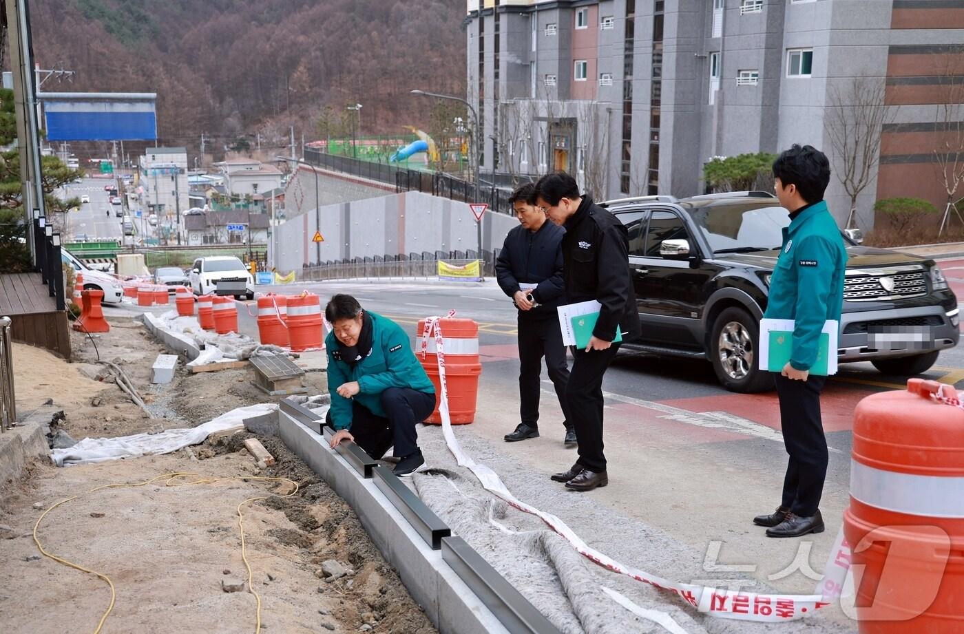 강원 태백시의 자동 염수분사장치와 인도 열선 설치 사업 자료 사진. (태백시 제공) 2024.12.16/뉴스1