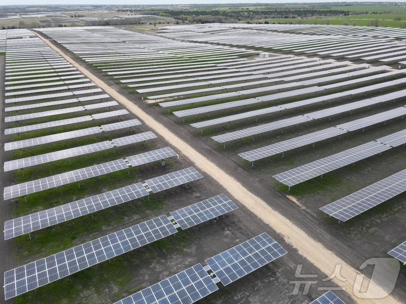 본문 이미지 - 한화큐셀이 완공한 미국 텍사스주 태양광 발전소(한화큐셀 제공, 자료사진)
