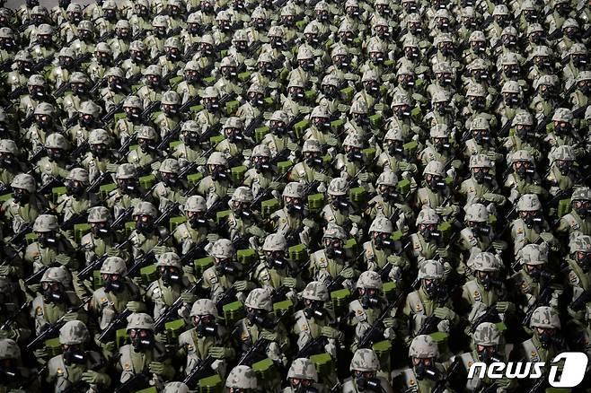 본문 이미지 - &#40;평양 노동신문=뉴스1&#41; = 북한군의 열병 행진 모습. [국내에서만 사용가능. 재배포 금지. DB 금지. For Use Only in the Republic of Korea. Redistribution Prohibited] rodongphoto@news1.kr