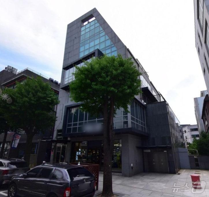 본문 이미지 - 강남구 신사동의 한 건물.(강남구청 제공)