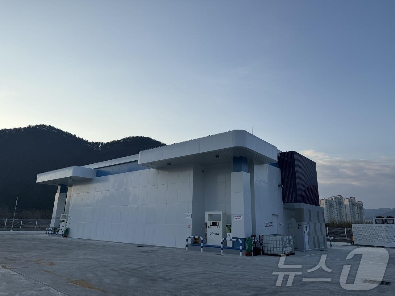 본문 이미지 - 전남 순천시 가곡동에 위치한 액화수소충전소.(순천시 제공)2024.12.17/뉴스1