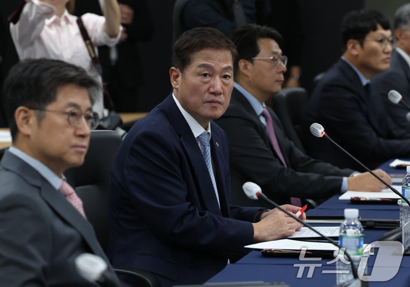 정완규 여신금융협회장이 17일 서울 중구 여신금융협회에서 금융위원회 주최로 열린 카드사 CEO 간담회에 참석하고 있다. 2024.12.17/뉴스1 ⓒ News1 송원영 기자