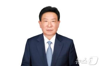 본문 이미지 - 자랑스러운 중소기업인에 선정된 이순종 아모스아인스가구 대표.&#40;중소기업중앙회 제공&#41;