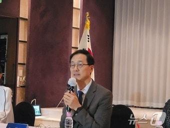 본문 이미지 - 박재현 한미약품 대표가 19일 서울 송파 교통회관에서 열린 한미약품 임시 주주총회를 마무리한 후 진행한 간담회에서 답변을 하고 있다. 2024. 12. 19/뉴스1 황진중 기자