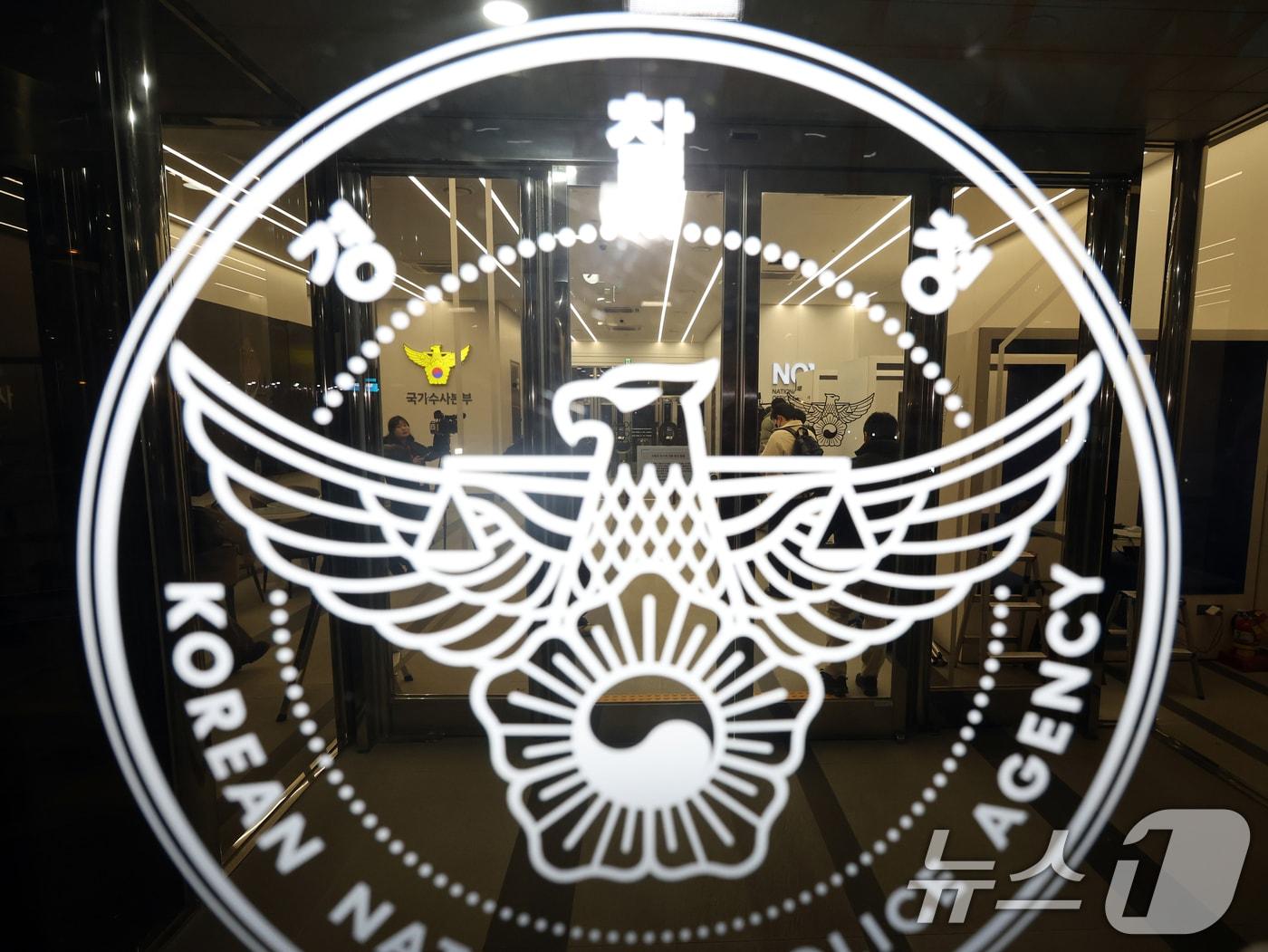 본문 이미지 - 사진은 이날 서울 서대문구 경찰청 국수본에서 취재진이 대기하는 모습. 2024.12.19/뉴스1 ⓒ News1 황기선 기자